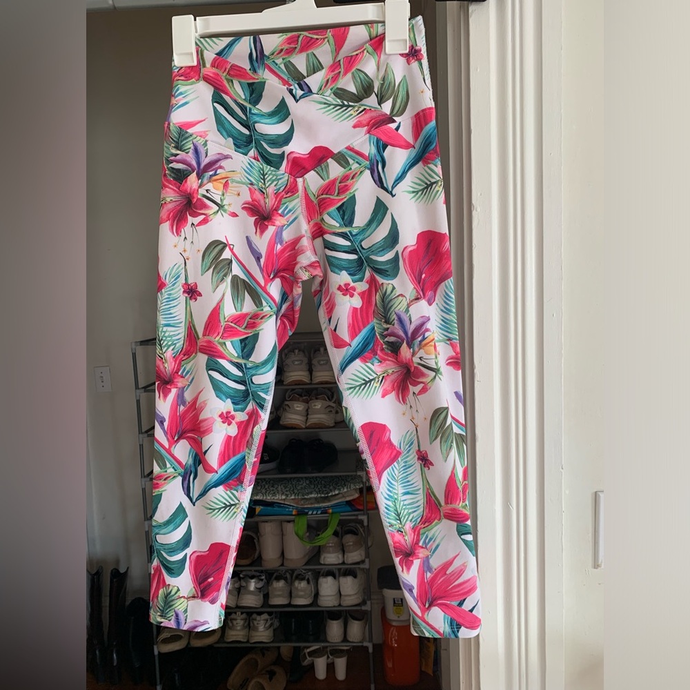 Evolution and Creation Women’s Leggings, Size Small.